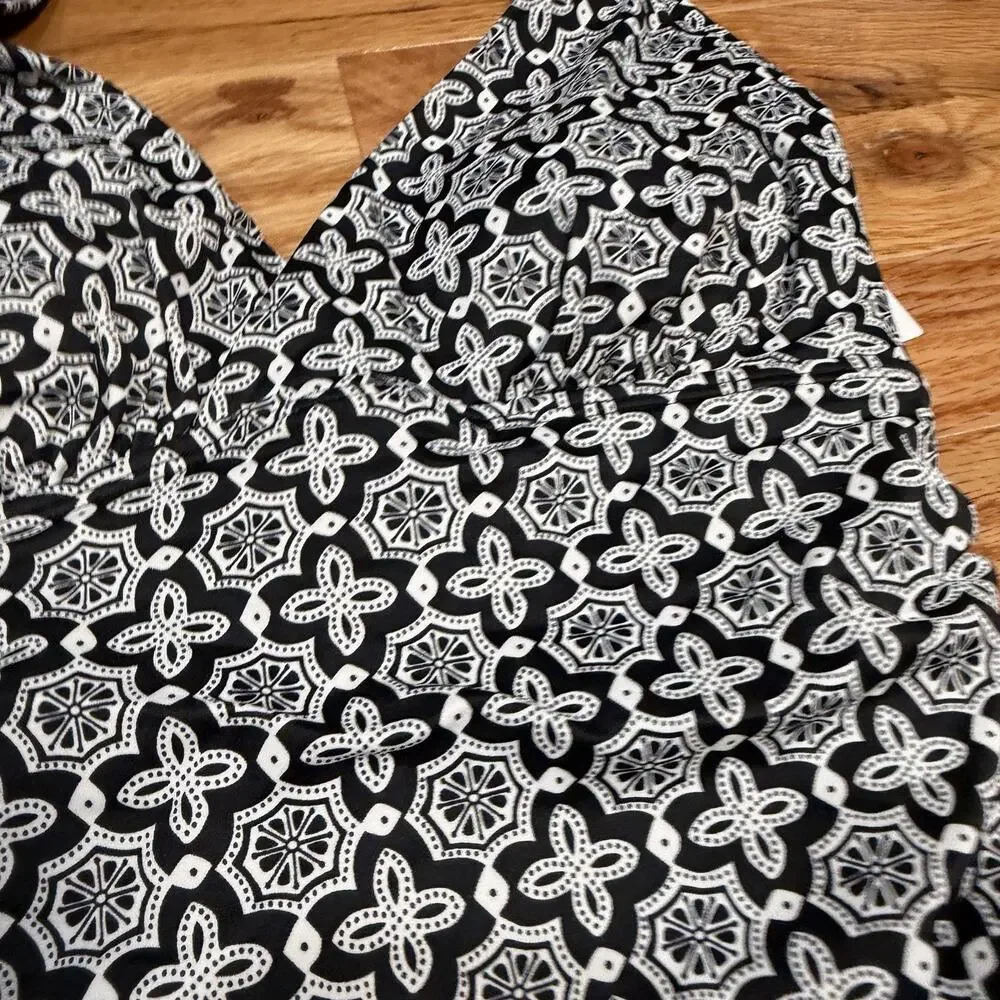 L.L.Bean One Piece Halter Swimsuit Black White Geometric UPF 50+ Size 8 NWT